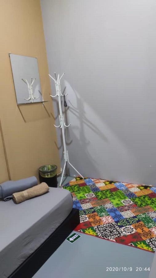 Albergue Ny Tropical Backpackers Desaru Exterior foto